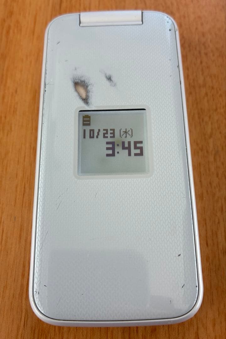 Docomo らくらくホン F-01M ホワイト 充電器付き