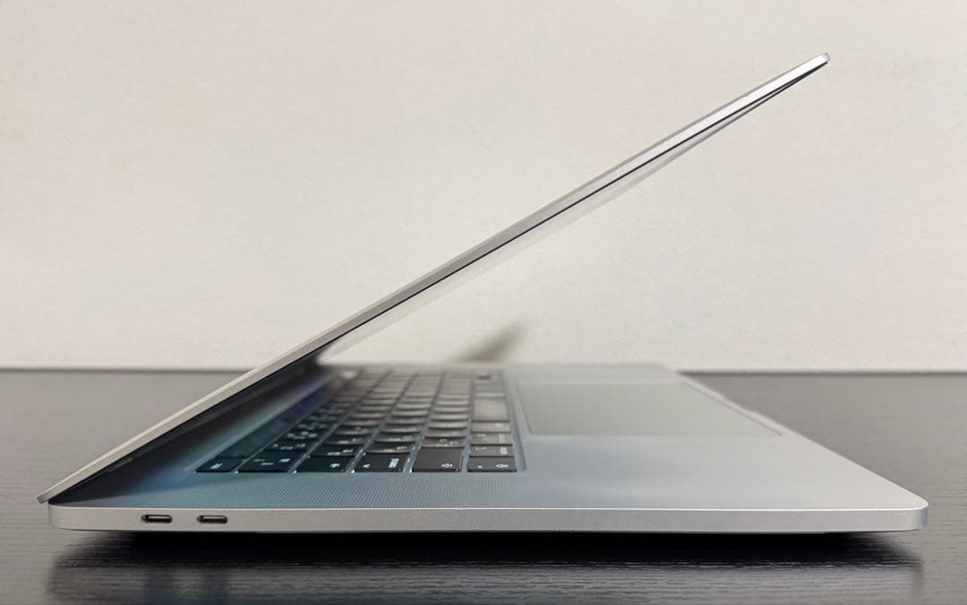 MacBookPro i9 32GB 1TB 充放電206回 バッテリー84%