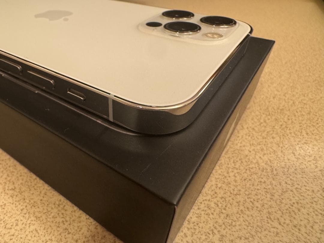 ♫　美品　iPhone 12 pro シルバー 128GB　付属品完備