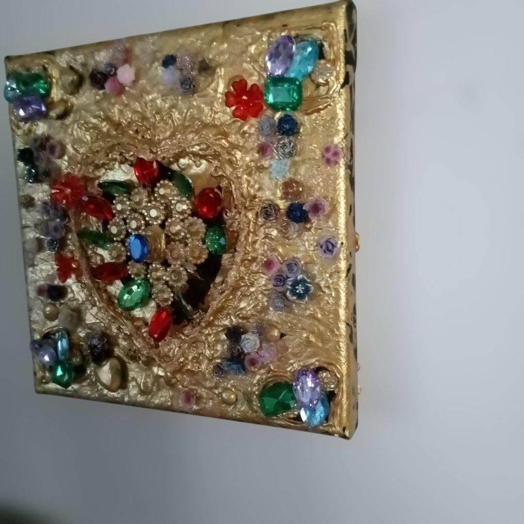 壁掛けアート　ハートシリーズ ♥️金箔漆使用　額縁不要　軽い　ピン数本で壁掛けに