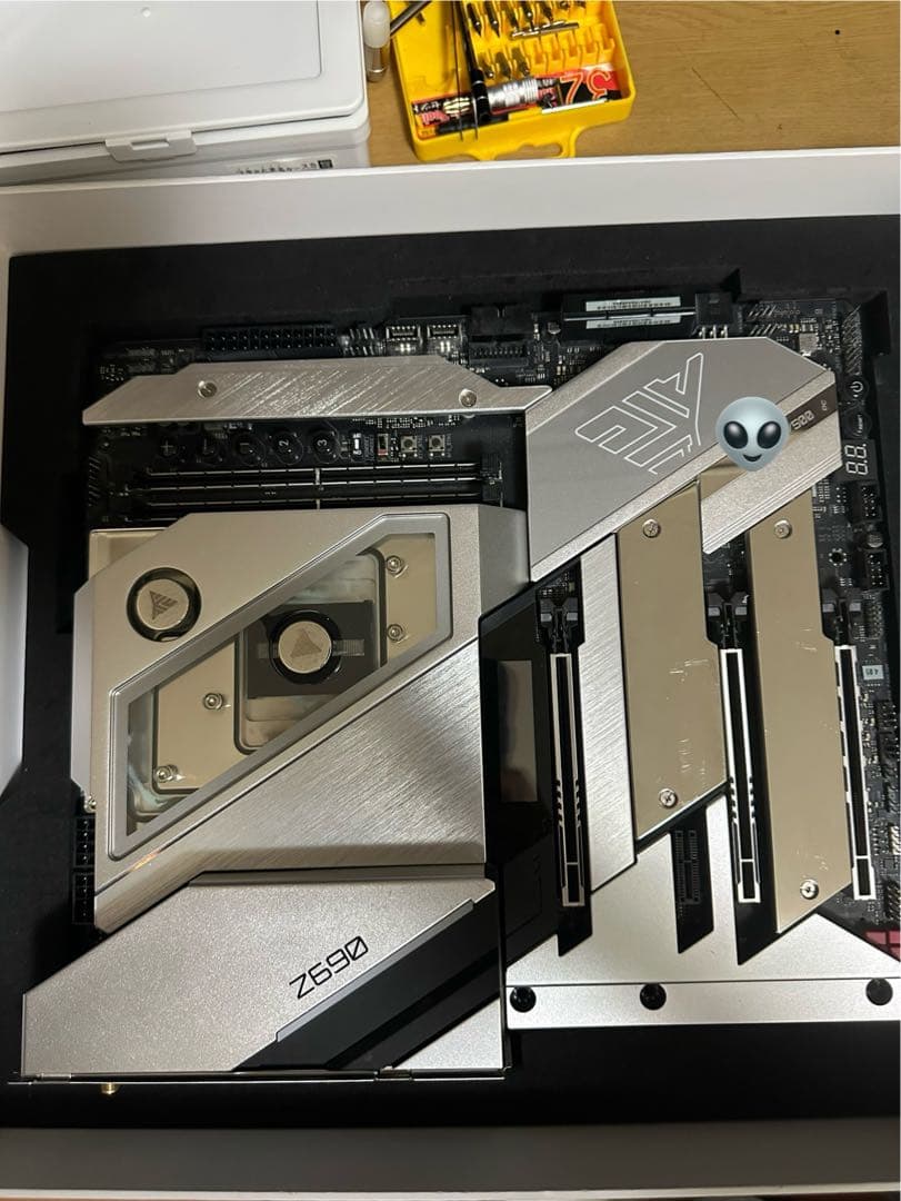 限定500台生産 Z690 AQUA OC マザーボード ATX 中古