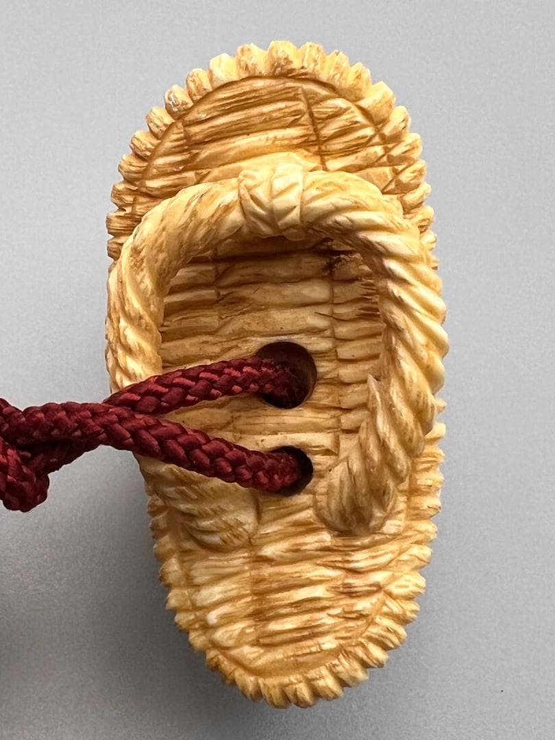 印籠 時代 三段 緒締 提げ物 草履に蛙根付 在銘 細密細工 重量約49g