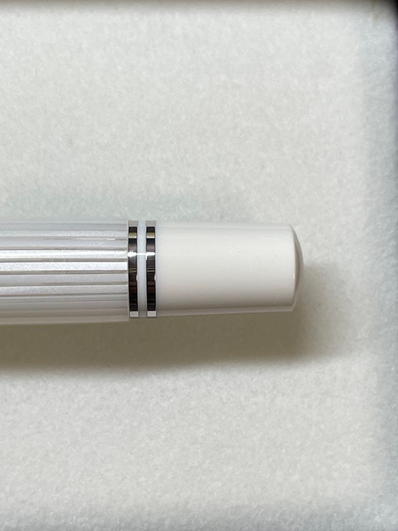 【新品】ペリカン万年筆 限定ホワイトストライプ スーべレーンM605 M(中字)