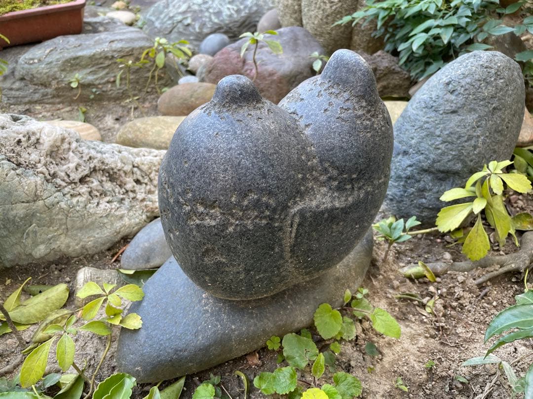 わらべ(石の手彫り)