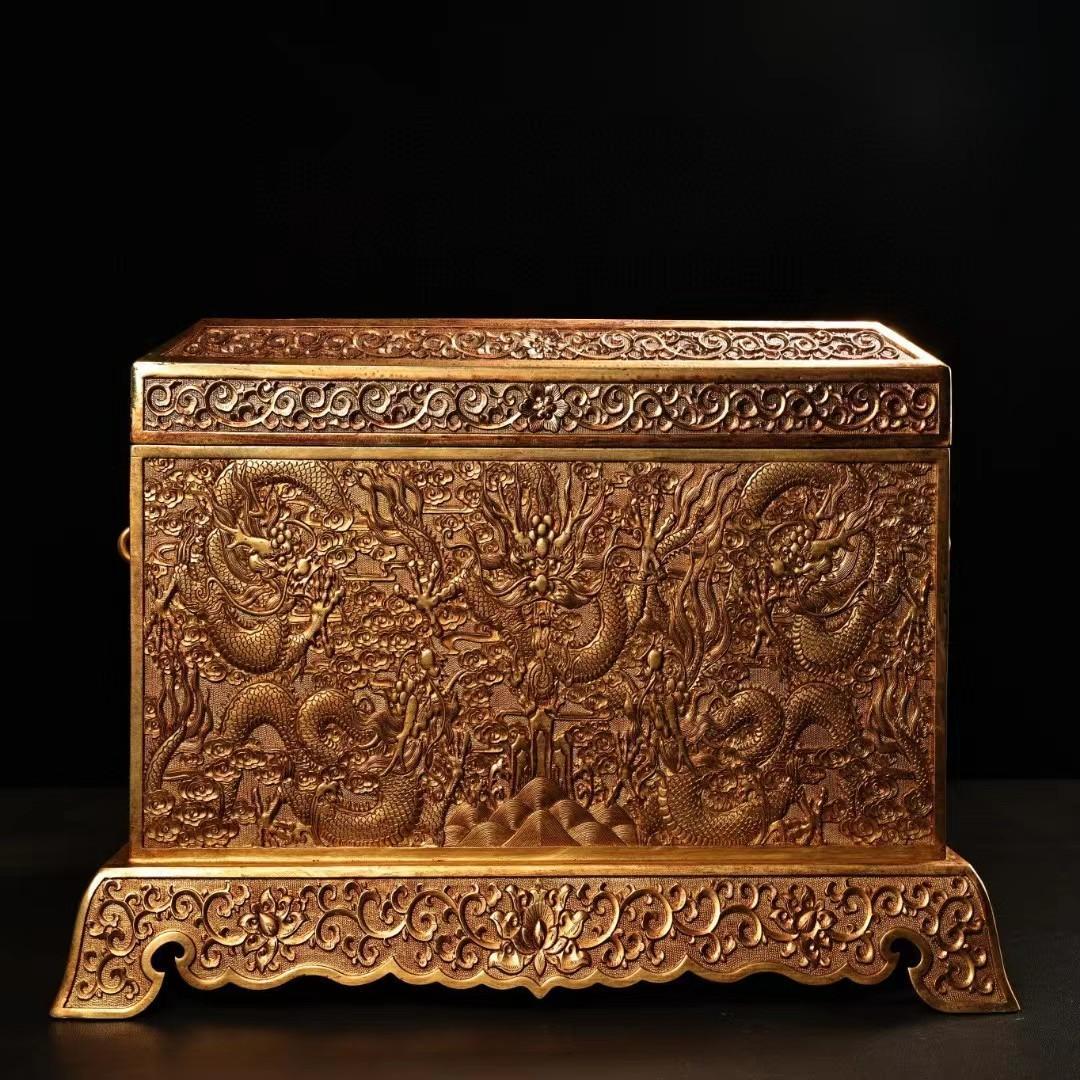 中国古美術・旧藏純銅製の高浮彫鎏金錾彫仏教彫刻経巻経書セット・案頭・置物・文房具