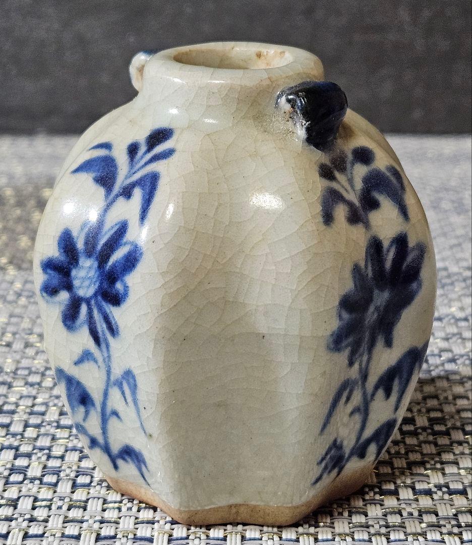 中国古陶磁器　中国古美術　青華　染付 草花の図　八面取り　双耳　花入れ　振り出し