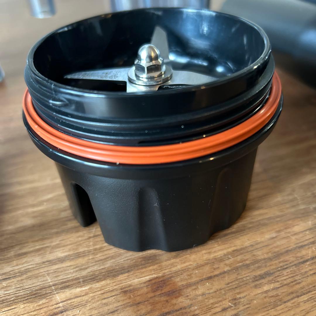 スーパーセール❗️ 美品　Vitamix ブレンダー本体 2カップ付き