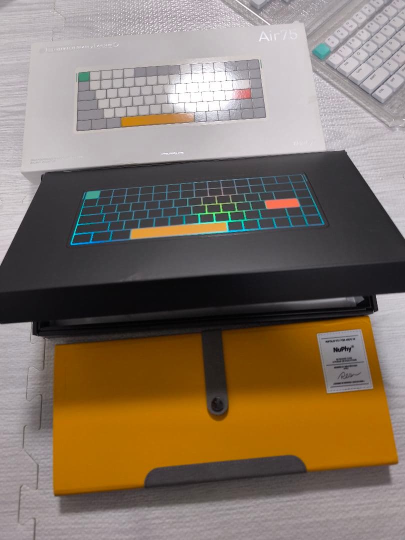 Nuphy Air75v2 ホワイト（赤軸/予備キーキャップとケース付属）
