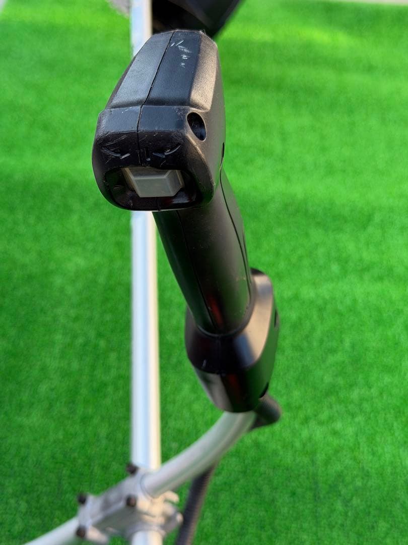 makita マキタ　充電式草刈機 MUR142UD