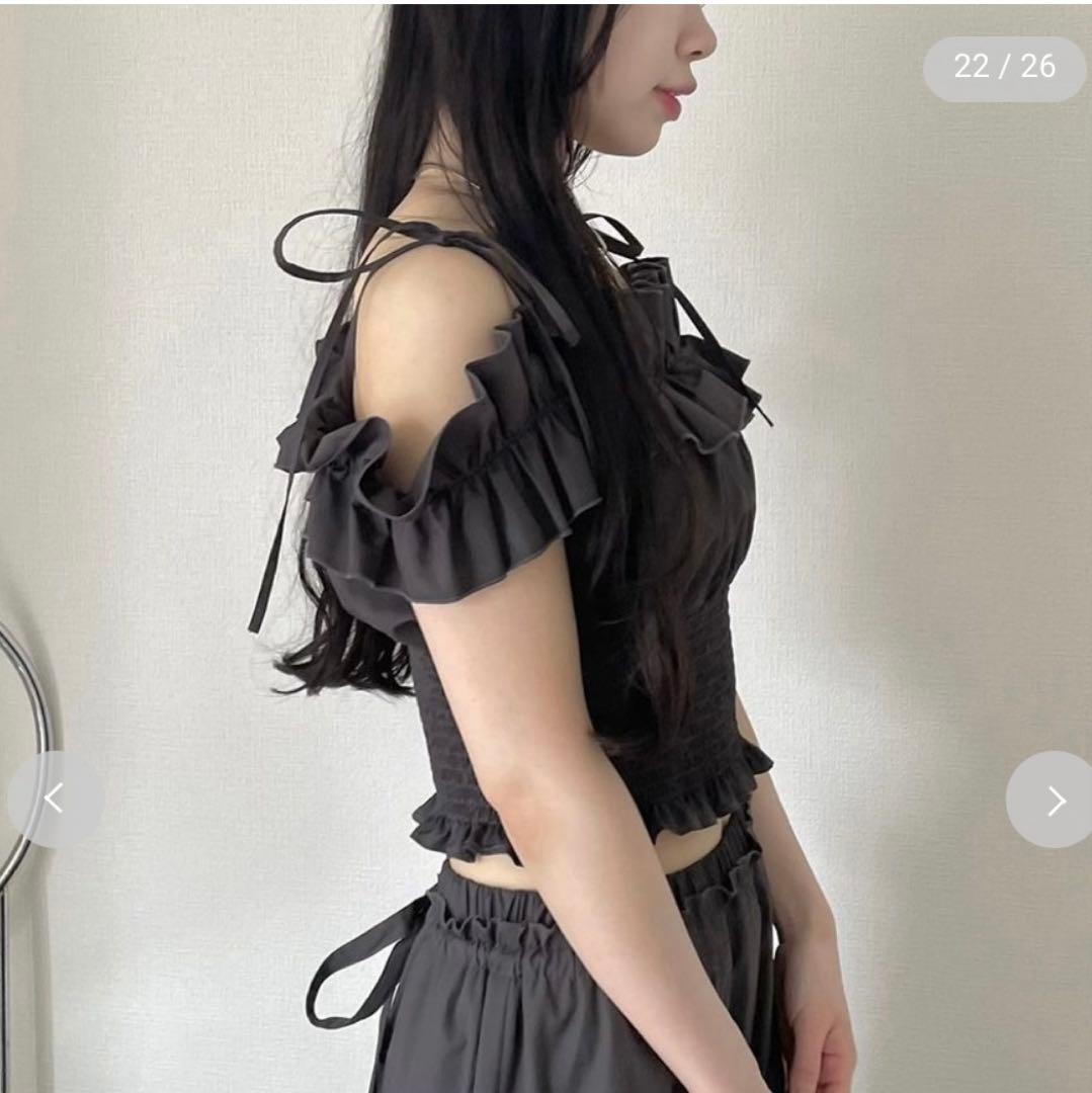 完売色♥️新品タグ付き✨ LILY BROWN 2wayデコルテフリルトップス
