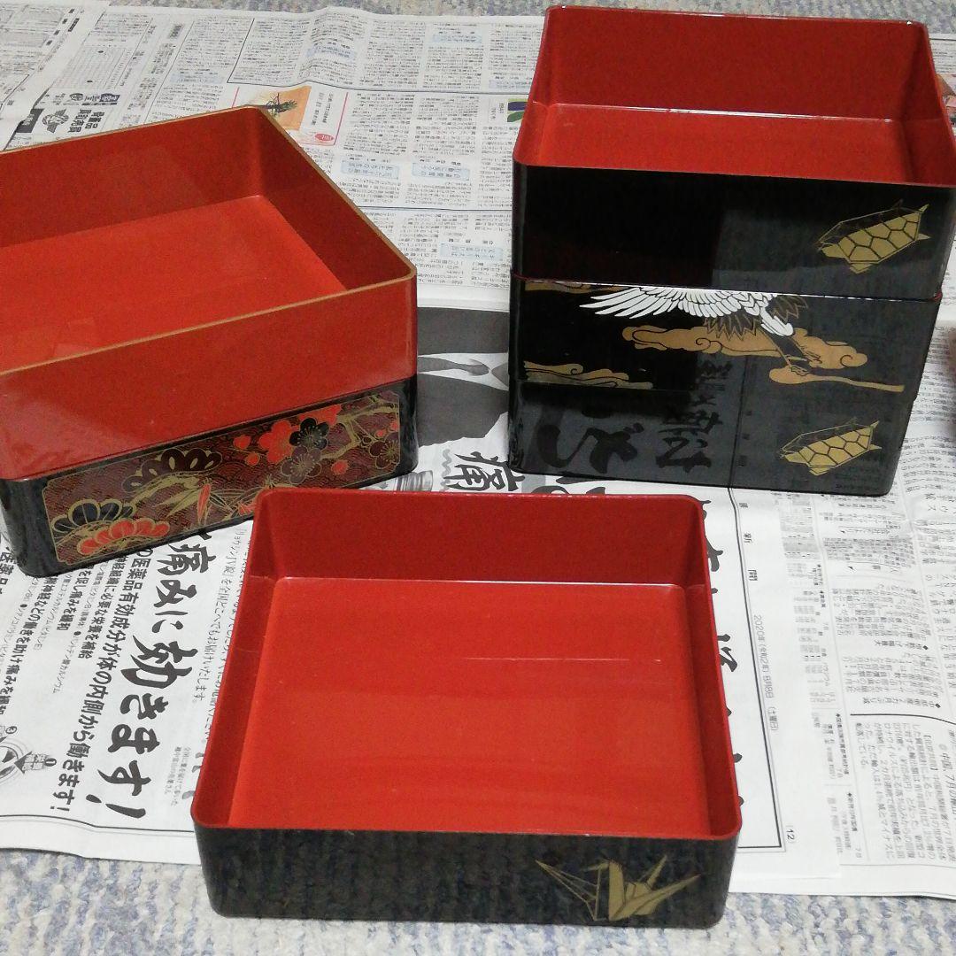 お重箱とコップ