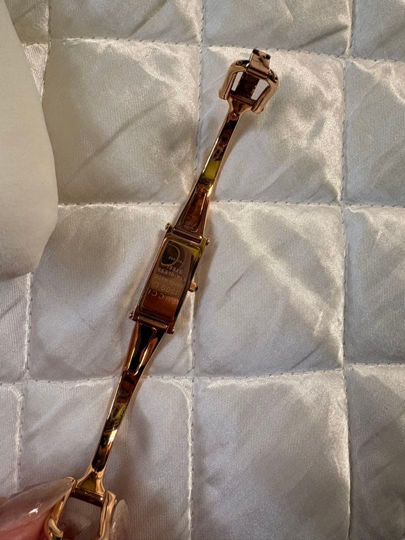 GUCCI ピンク文字盤 ブレスレットウォッチ