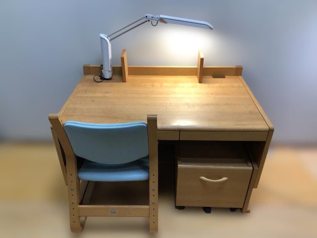①机　送料無料 ベネッセ カリモク 学習机 椅子セット ライト付 51102