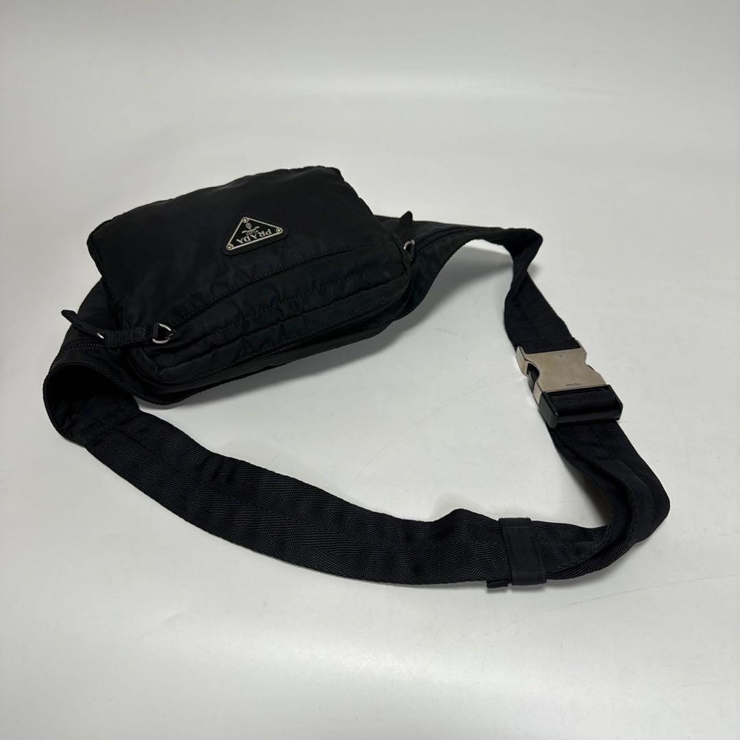 t50【美品】プラダ　三角ロゴ　ナイロン　ブラック　ウエストポーチ　ショルダー.