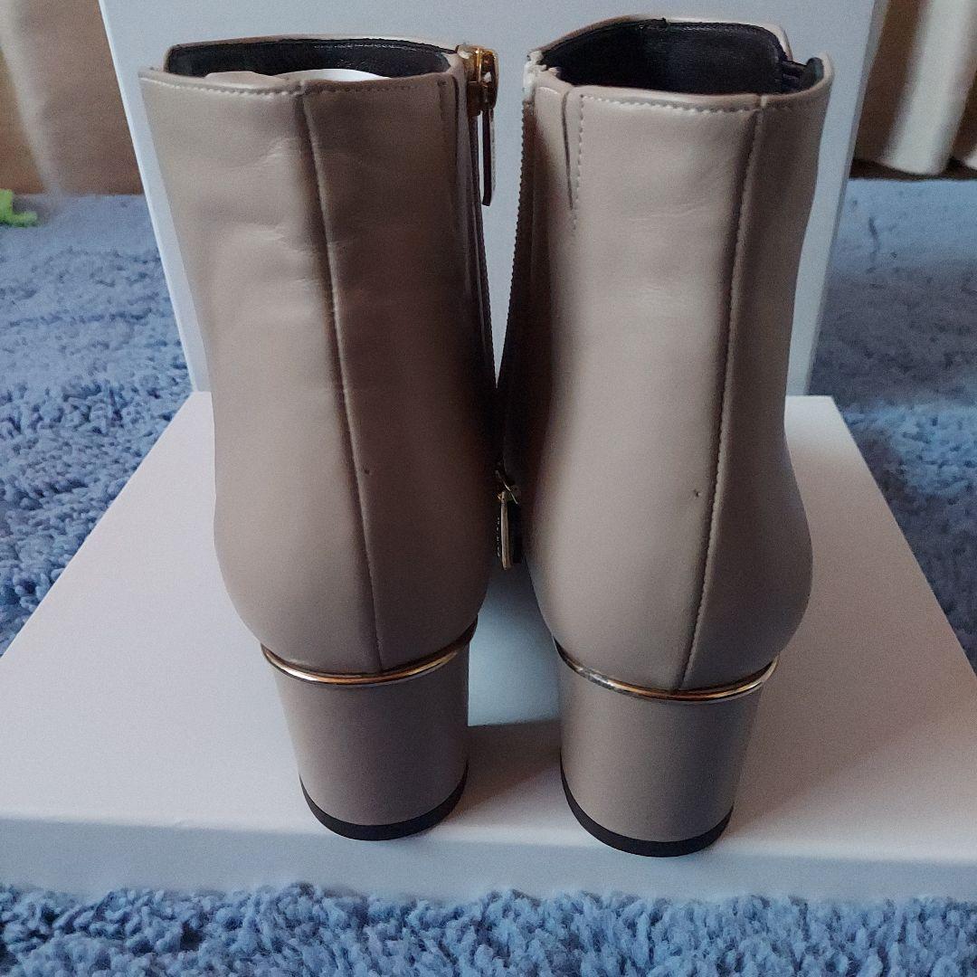 新品　未使用２４cm　HIMIKO ベージュ サイドゴアブーツ 中ヒール