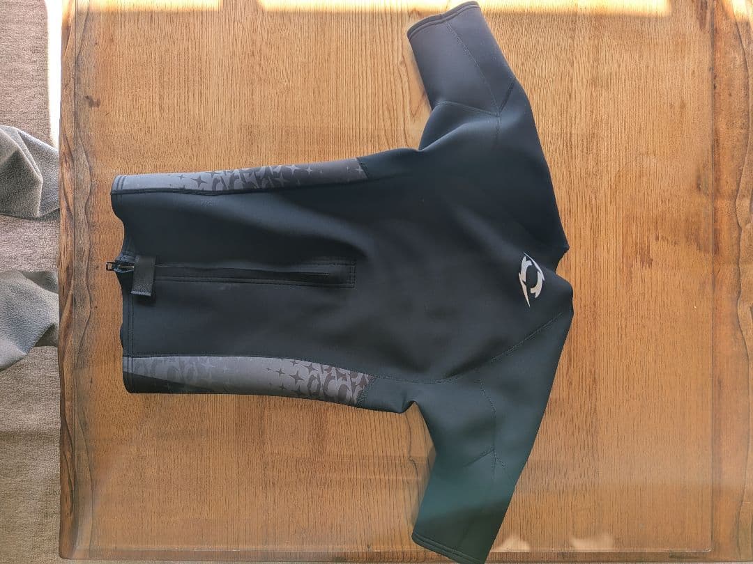 CYBER サイバー ウェットスーツ タッパー 半袖 1mm バックジップ　黒