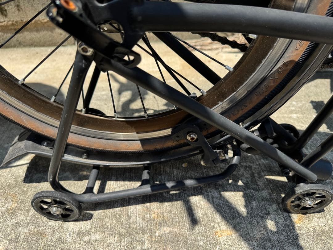 折りたたみ自転車　オシャレ　可愛い　ブラック　赤