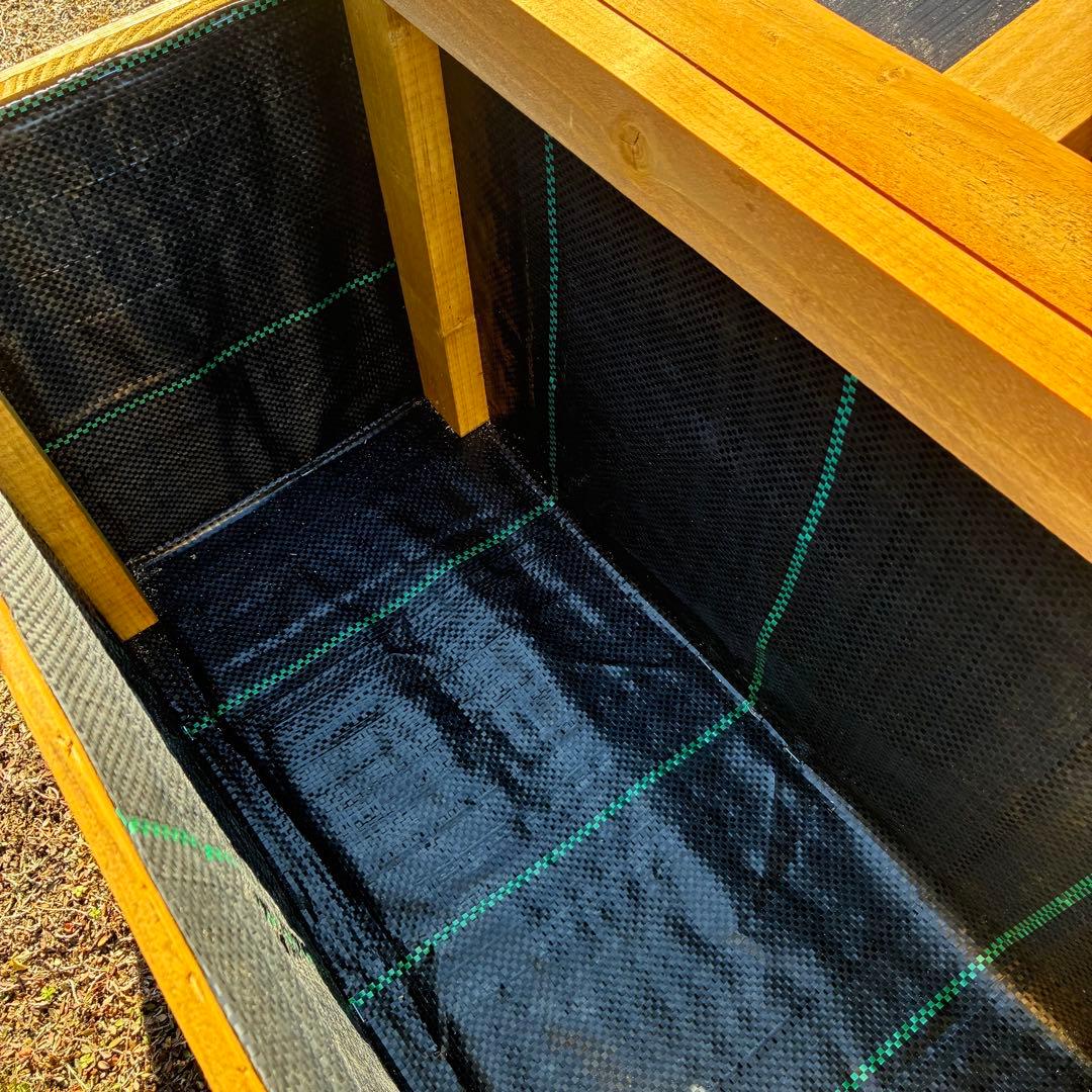 りんご箱で作ったキエーロ型コンポスト　黒ポリカ天板仕様