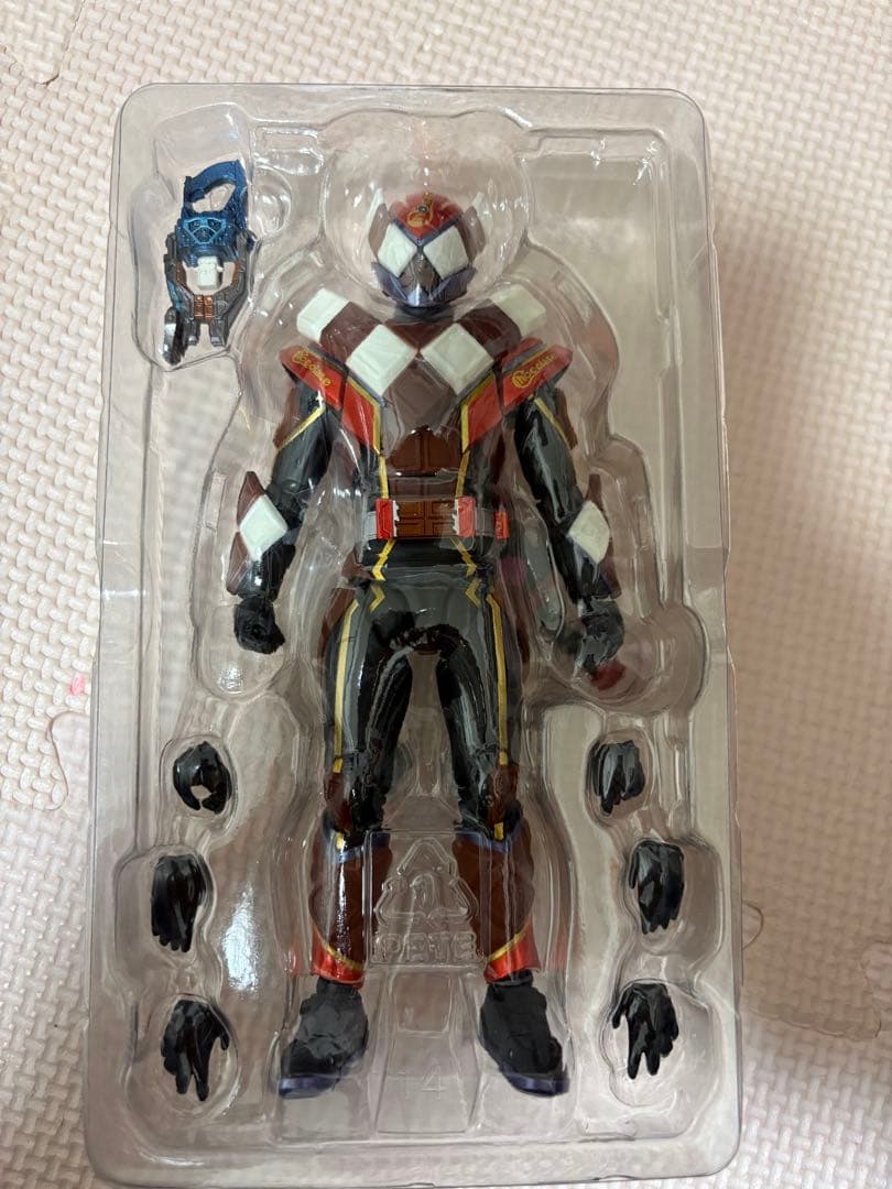 フィギュアーツ　仮面ライダーヴァレン　チョコドンフォーム