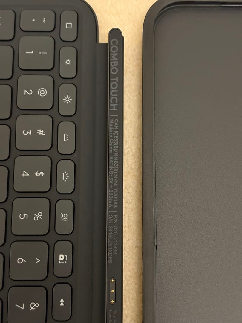 ほぼ未使用 iPad Pro 11インチ (M4 M5) Combo Touch