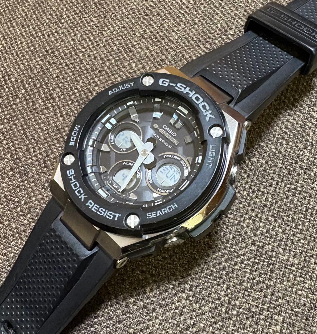 CASIO G-SHOCK GST-W300　電波ソーラー