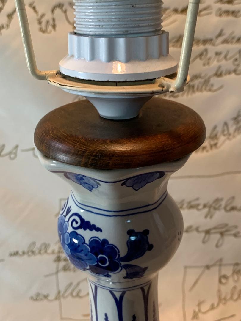 ロイヤルデルフト　破格！レアなビンテージの大型電気スタンドシェードも手書きです！