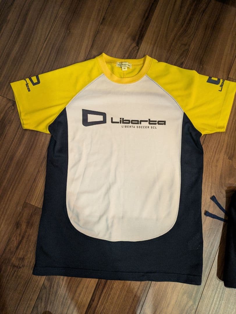【リベルタユニフォーム】160サイズ　 サッカーウェアセット イエロー/ネイビー