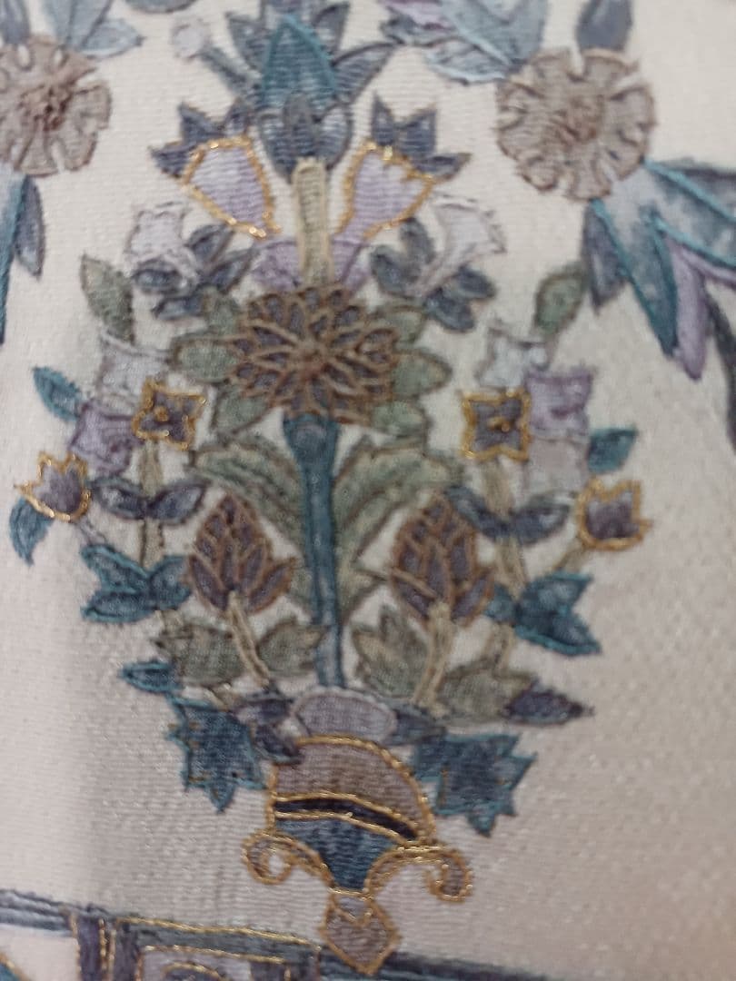 ［小紋］新品未使用品　しつけ有り　保管中のシミ、黄ばみ有り　刺繍　K-305