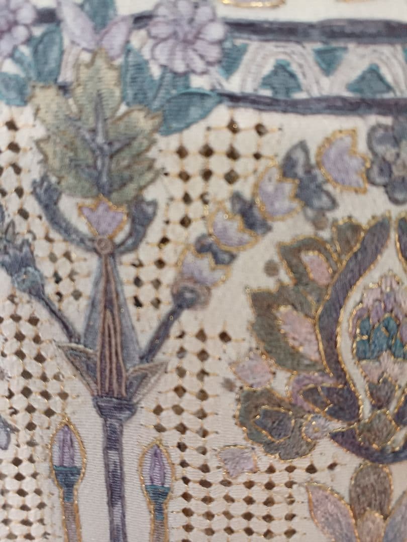 ［小紋］新品未使用品　しつけ有り　保管中のシミ、黄ばみ有り　刺繍　K-305