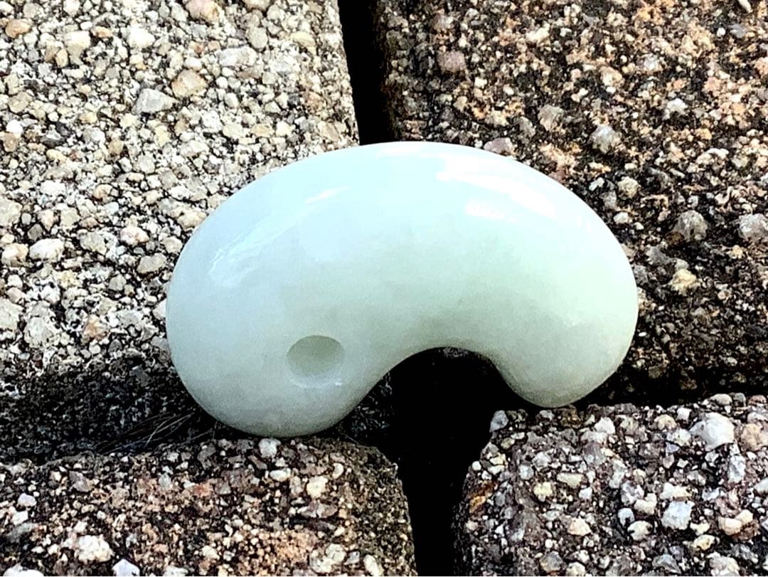 ✳癒やされる守護石の御守りです　糸魚川翡翠ジェダイト勾玉　外部鑑定の機械鑑別書付