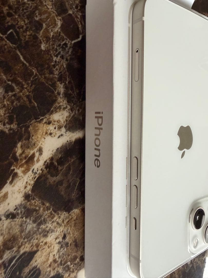 iPhone13 128GB スターライト（ホワイト）　美品