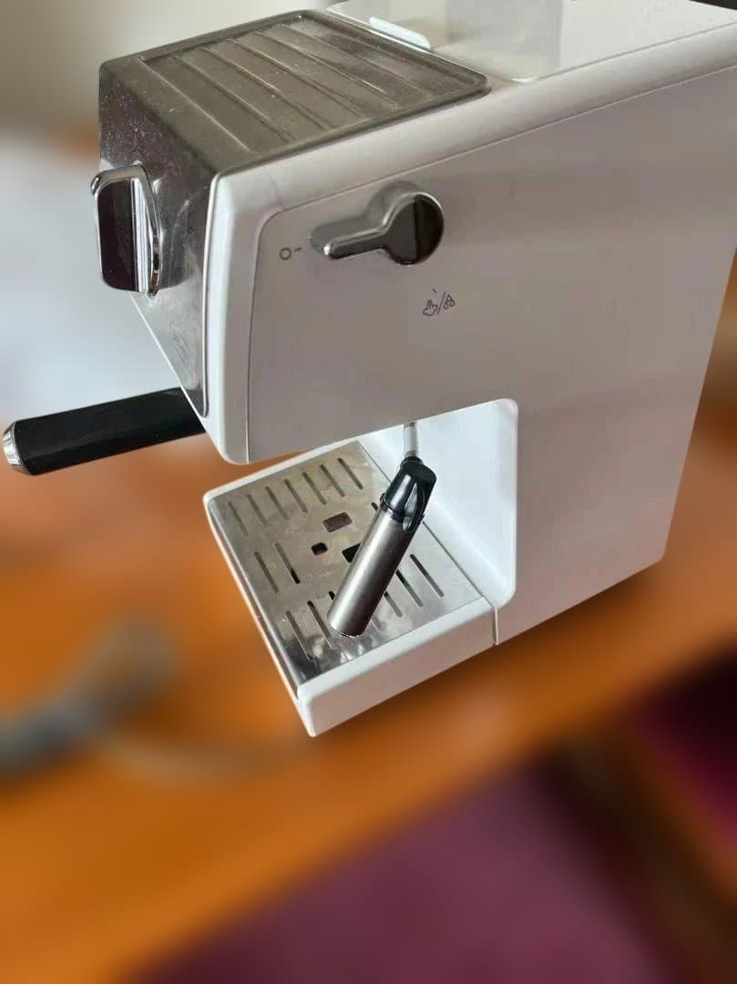 デロンギ　エスプレッソ・カプチーノメーカー　ECP3220J-W　ホワイト