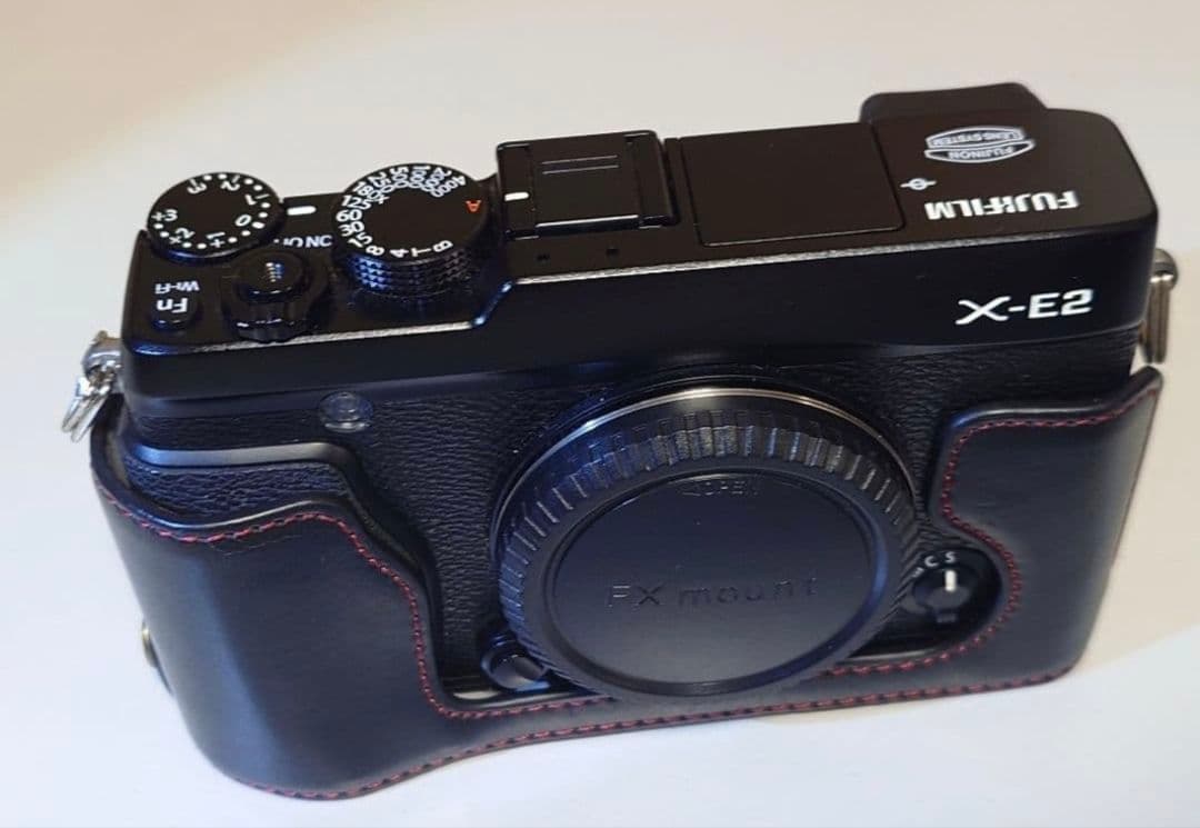 【美品】FUJIFILM X-E2 ボディ 撮影枚数1,000未満 おまけ付き