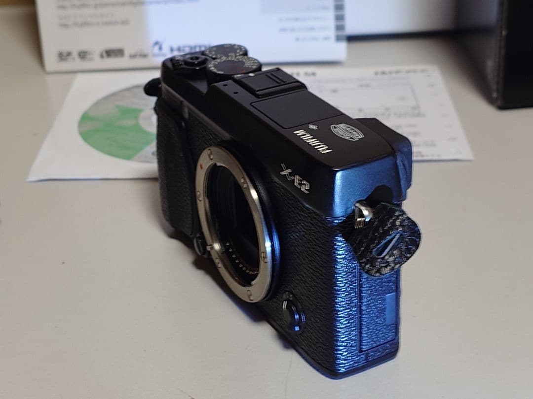 【美品】FUJIFILM X-E2 ボディ 撮影枚数1,000未満 おまけ付き
