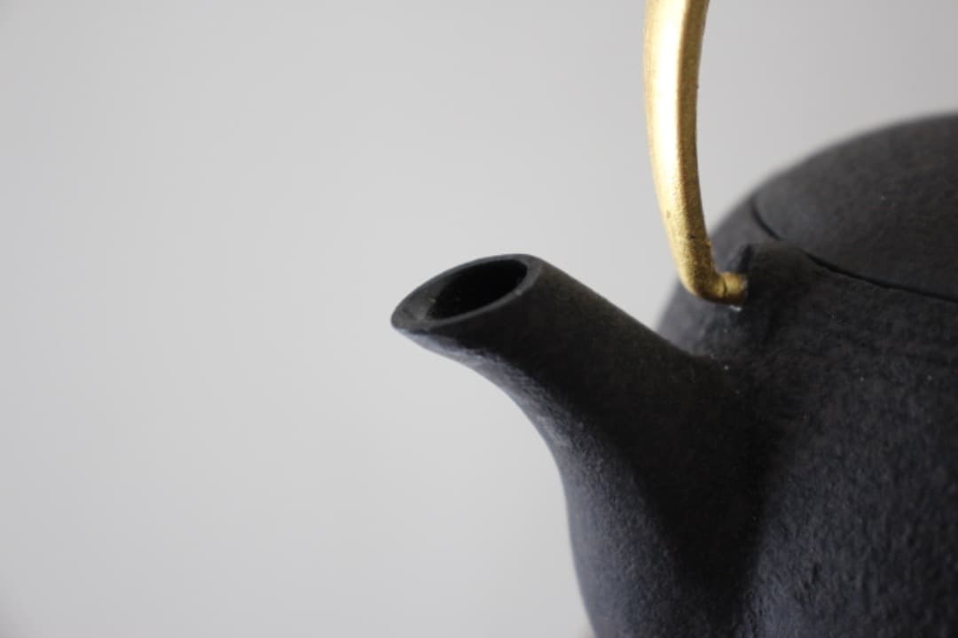 菊池保寿堂　鉄瓶　急須　WAZUQU　グッドデザイン賞　まゆ・MAYU　奥山清行