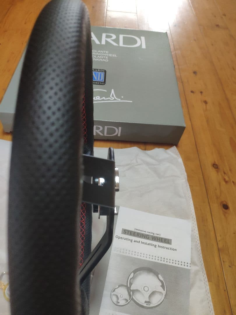 新品・未使用 NARDI パンチ革 ステアリング 13インチ 33cm
