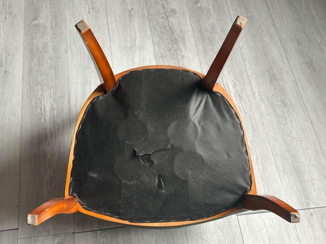 ヨーロピアン　クラシック　アームチェア　リベット打ち　イタリア　ロココ　nz