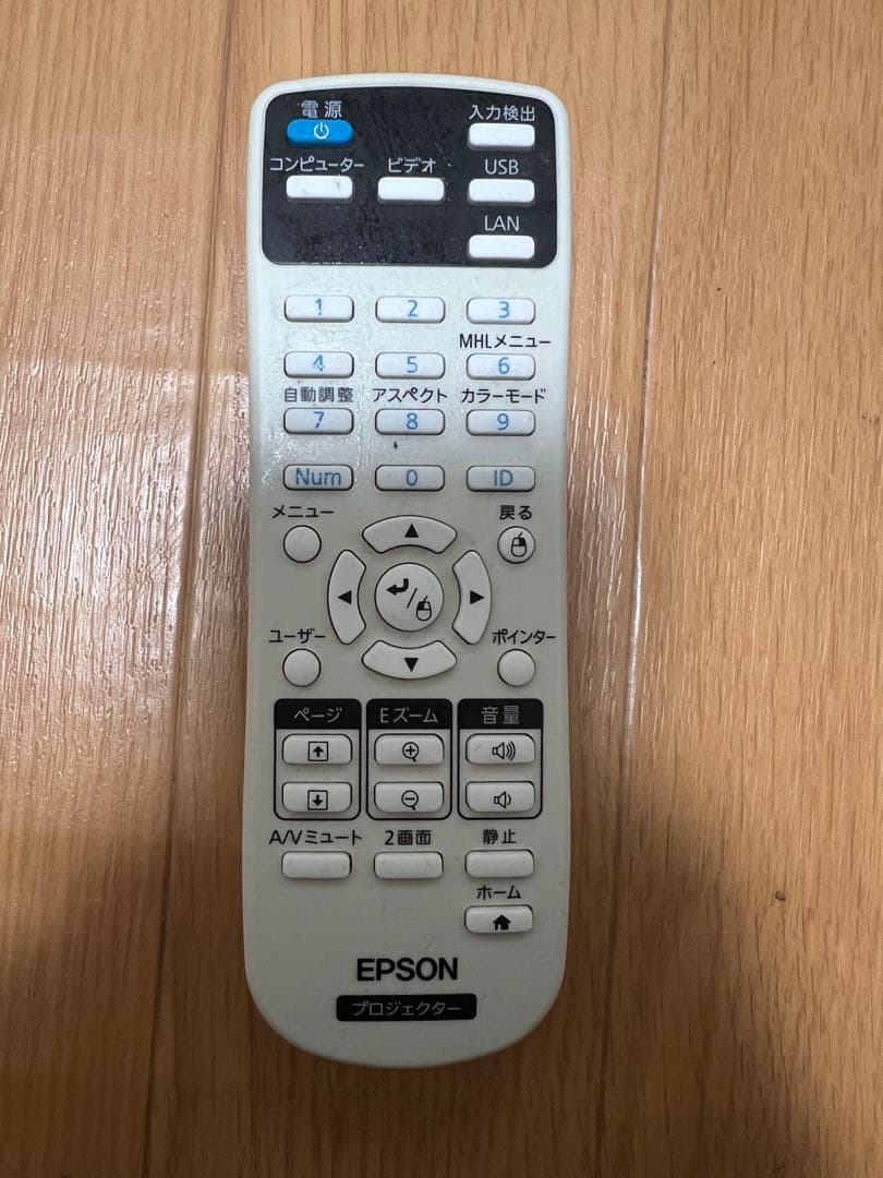 【美品】EPSON EB-S04 プロジェクター本体 ランプ寿命◎リモコン付き