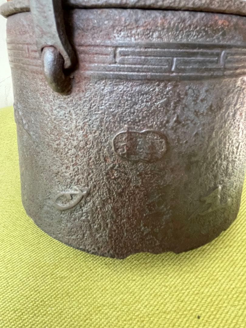 [時代物] 南部鉄瓶　鈴木盛久造　広口筒形　獅子摘み　1.5L