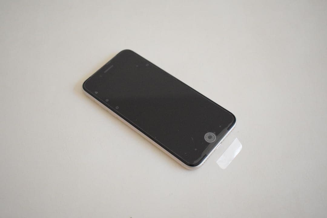 当日発送 新品 未使用iPhone SE 第3世代 64GB スターライト