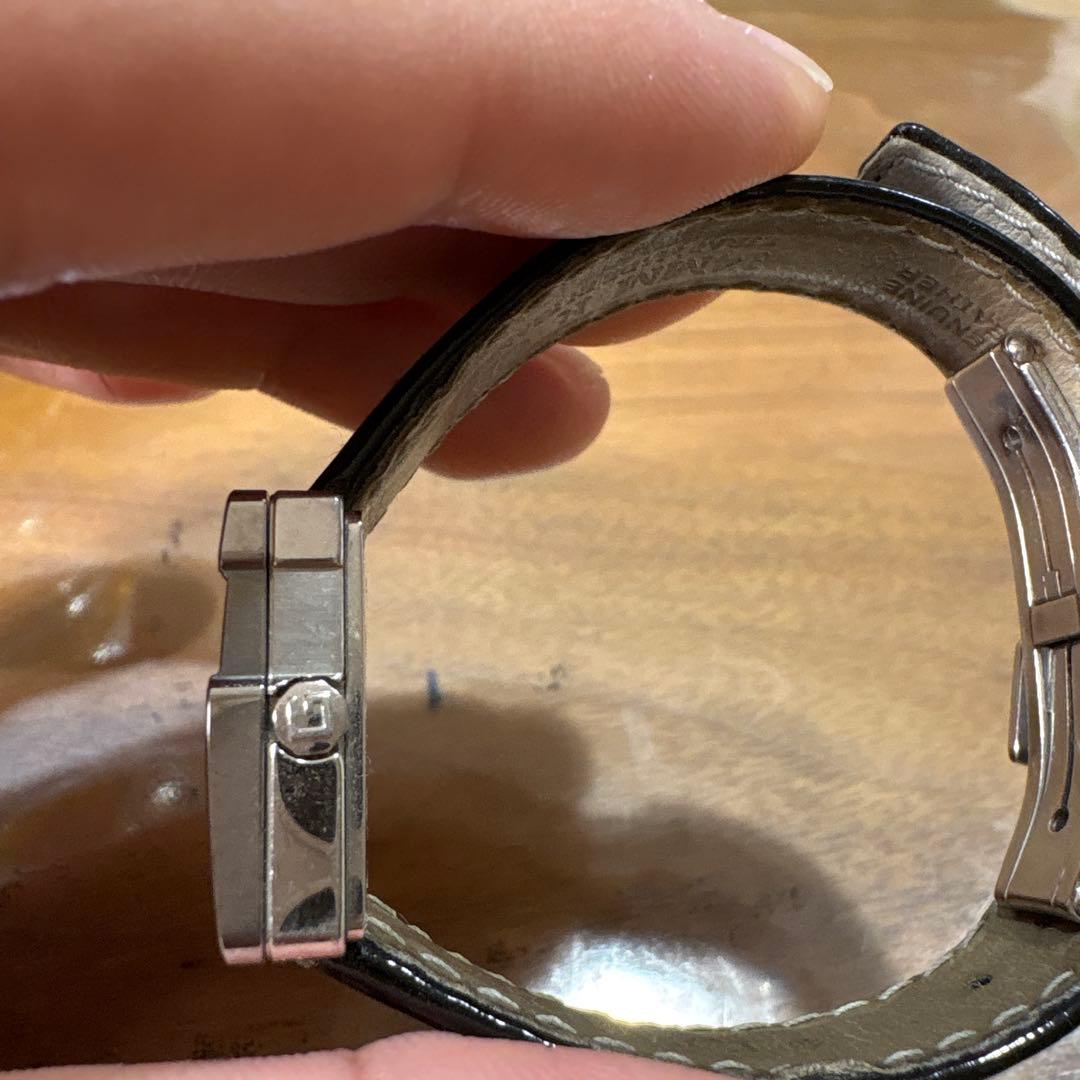 GUCCI バングルウォッチ Mサイズ（電池切れ・動作未確認／ジャンク扱い）