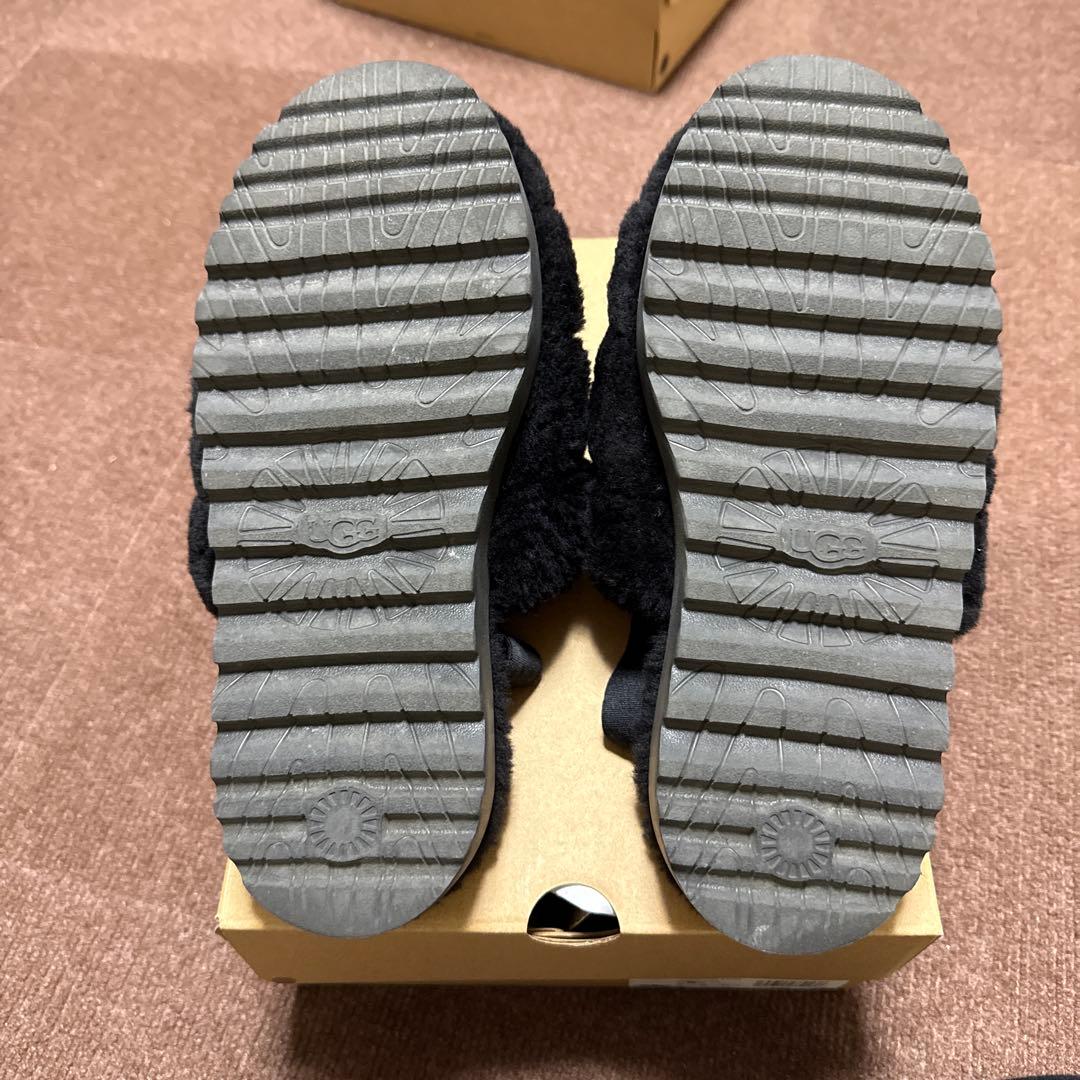 靴 UGG SUPER FLUFF SLIPPER