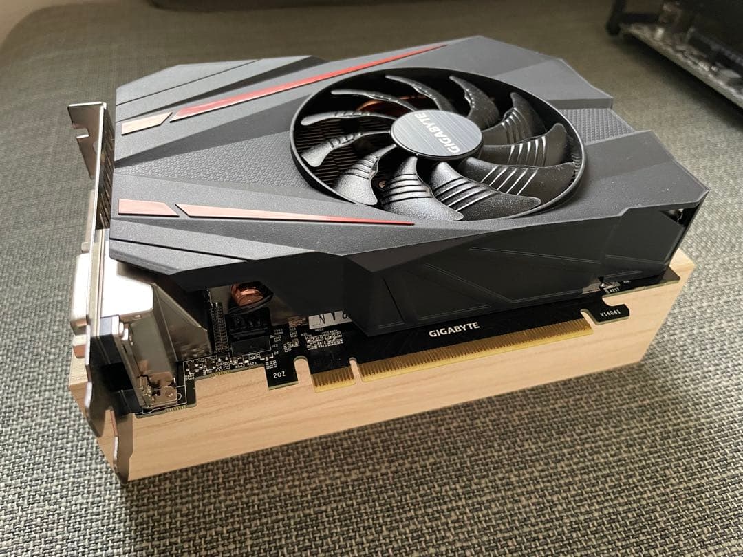 グラフィックボード・グラボ・ビデオカード AORUS GTX 1070 Gaming Box eGPU