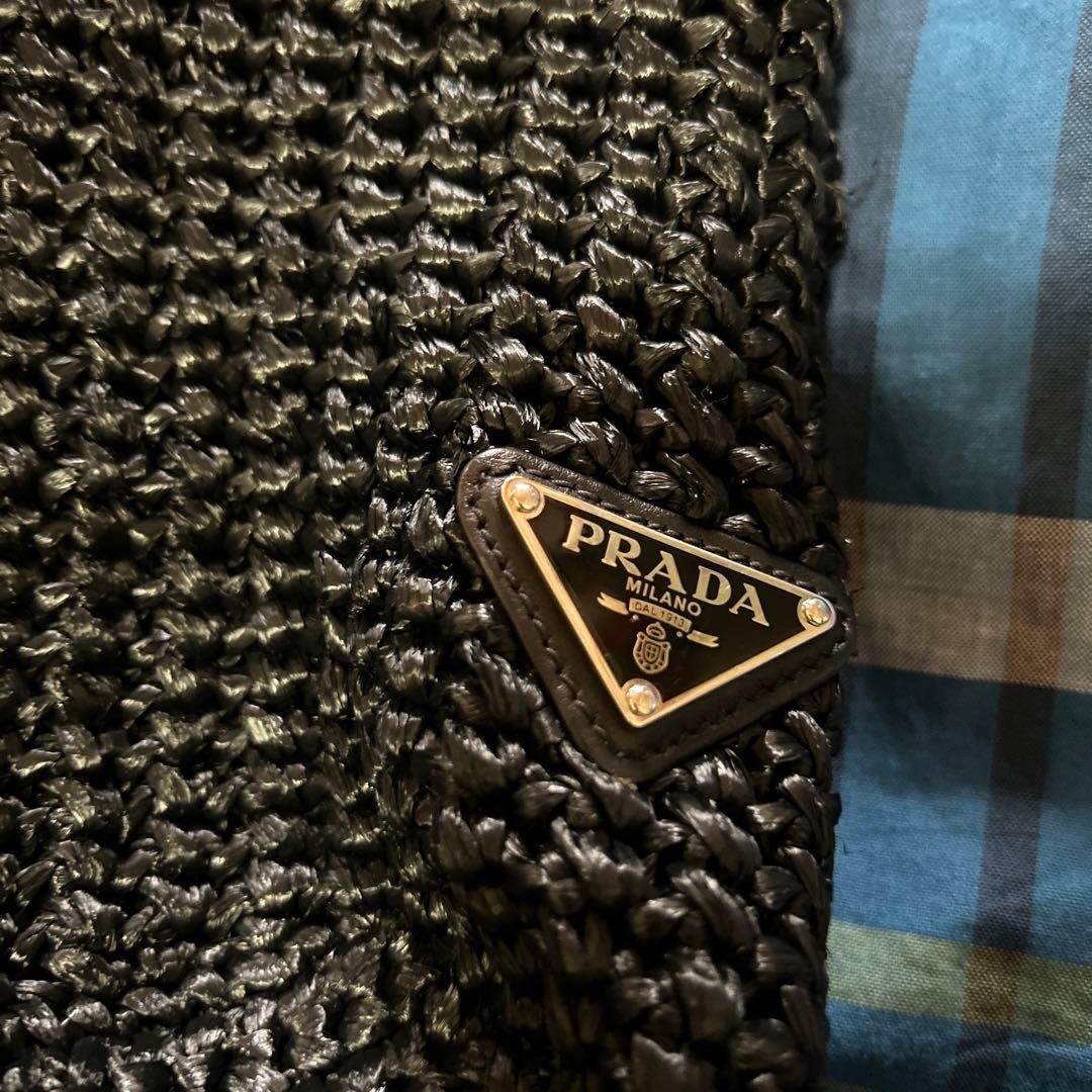 プラダ　クロシェ　スモールバッグ　持ち手に擦れや使用感あり