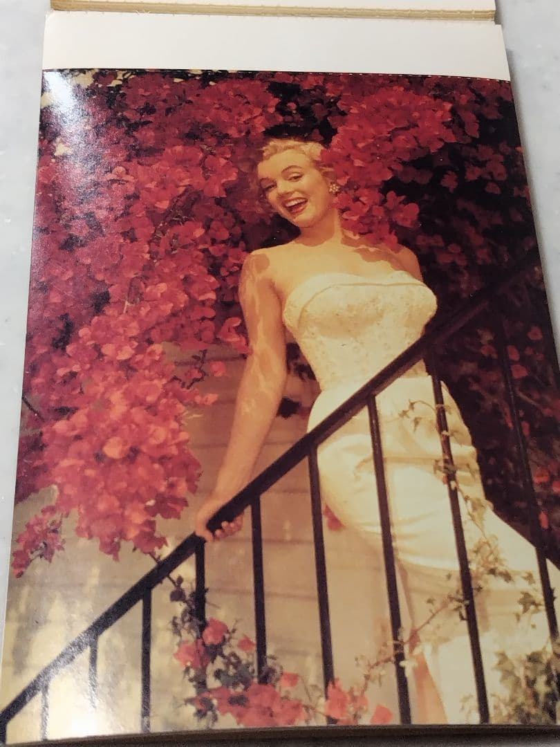 マリリン・モンロー メダルとポストカードセット