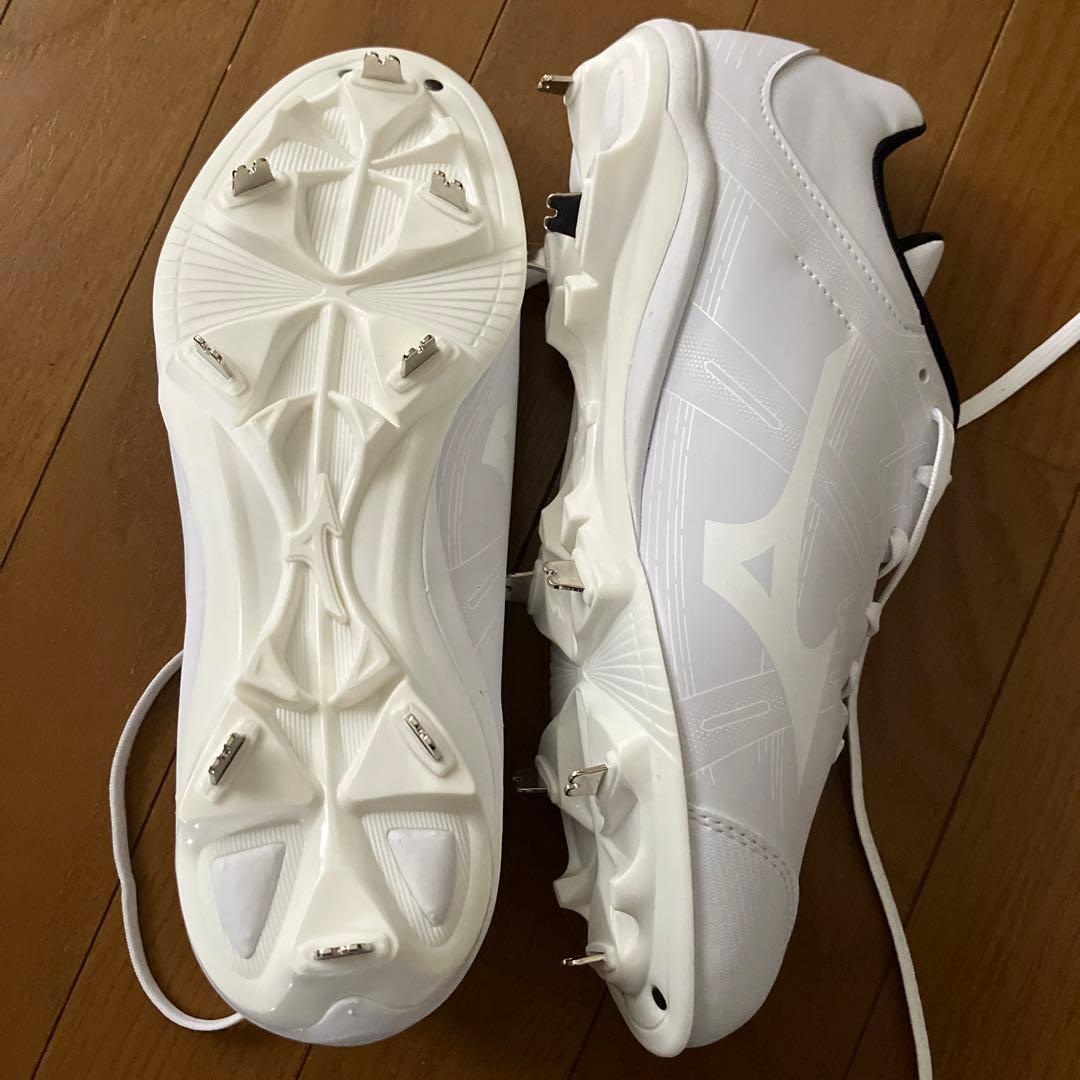 新品‼︎ 未使用金属スパイク 白ミズノ 野球試合に最適、基準対応、定価11000円