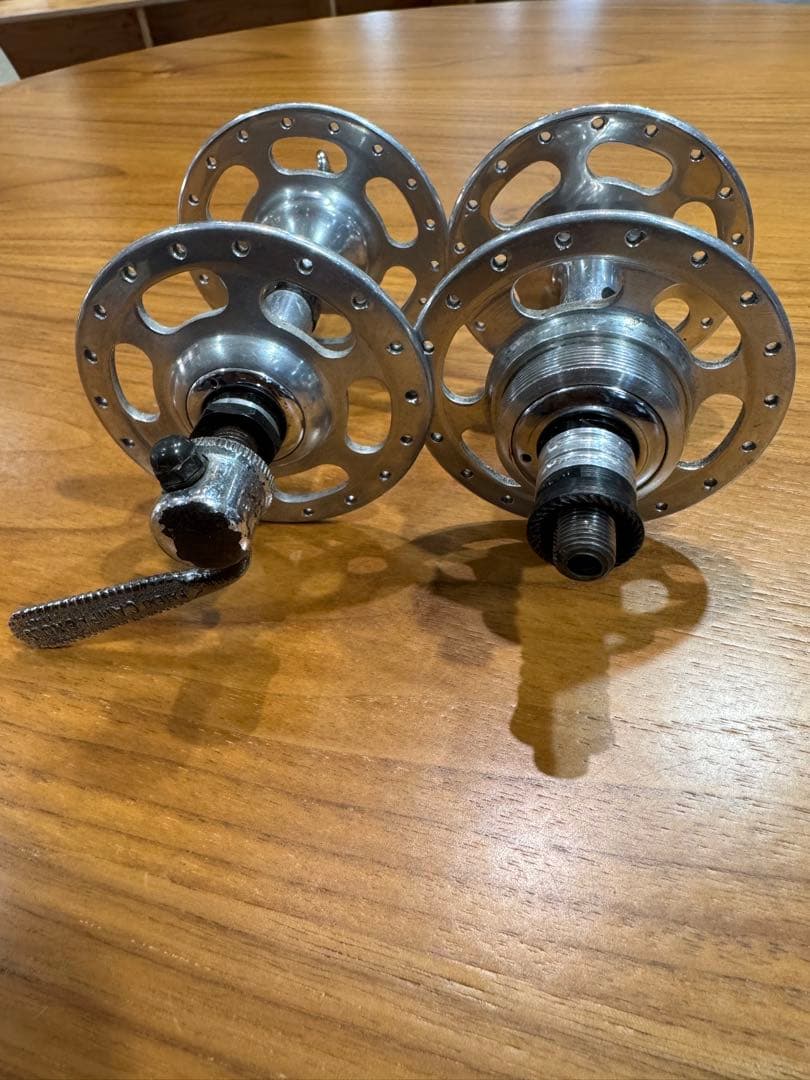 Campagnoloアルミ製ホール付きハブ クランク付き