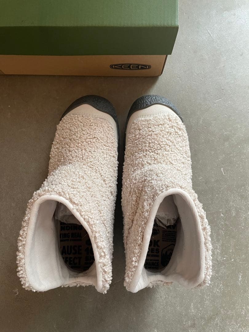 KEEN ハウザー フォールドダウン ボア　ブーツ 24㎝