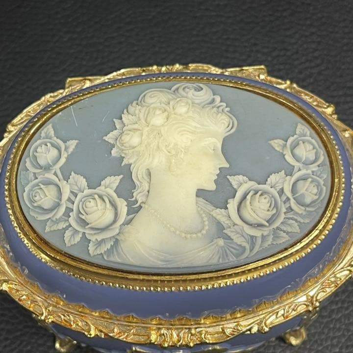 アンティーク調カメオ付ジュエリーボックス　SANKYOオルゴール　小物入れ