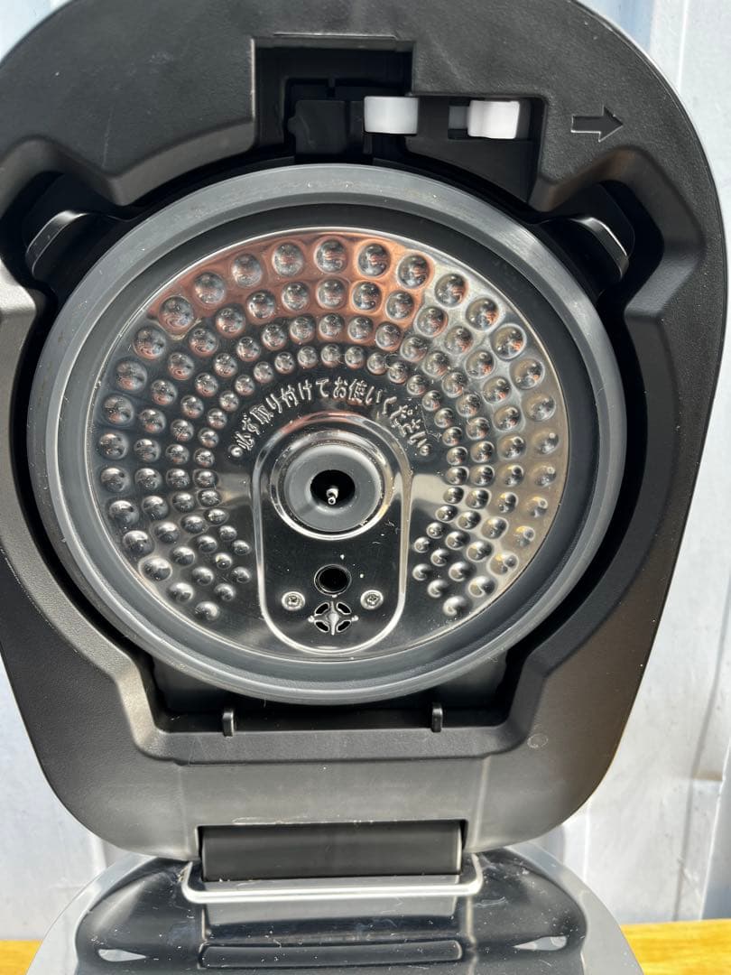 シャープ炊飯器KS-HF05B 2023年製　中古品